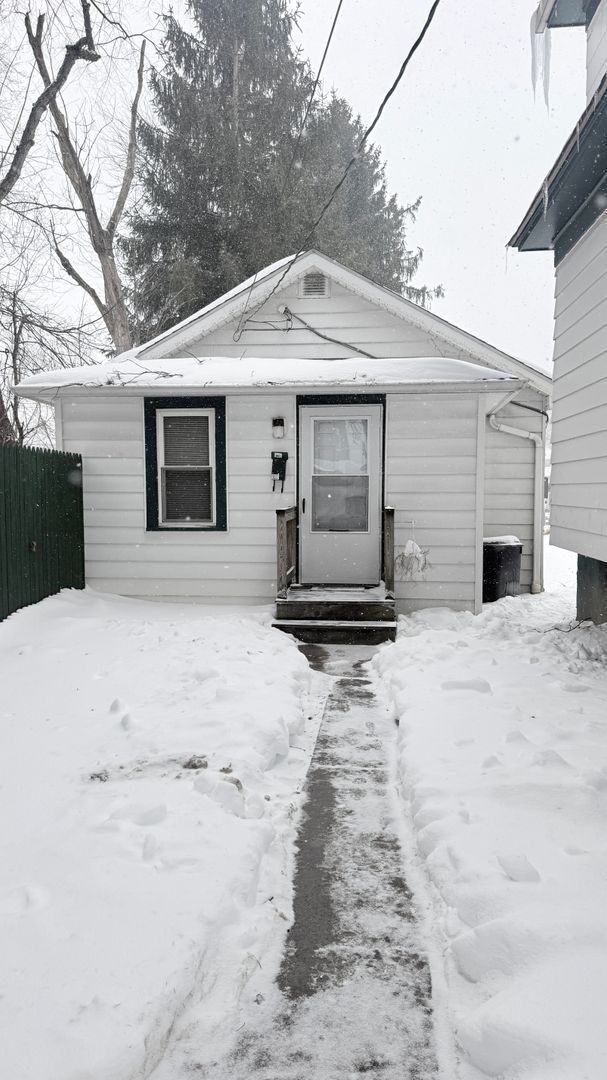 property at 907R Franklin Ave