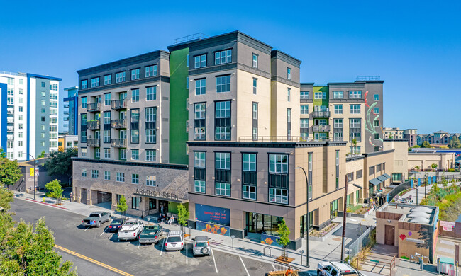 Arroyo Green Apartments in Redwood City, CA - Building Photo - Building Photo