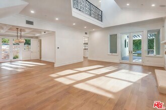 363 S Saltair Ave in Los Angeles, CA - Building Photo - Building Photo