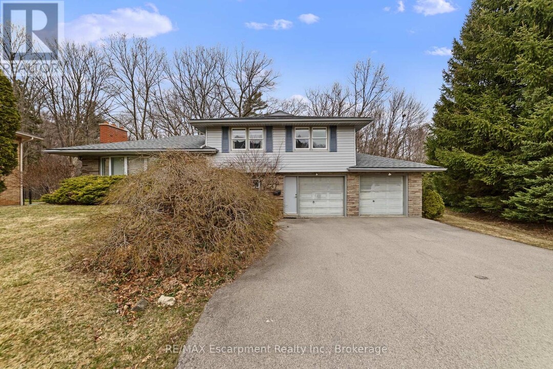 305 Woodworth Dr in Hamilton, ON - Building Photo