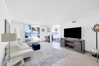 1051 Hillsboro Mile in Hillsboro Beach, FL - Building Photo - Building Photo