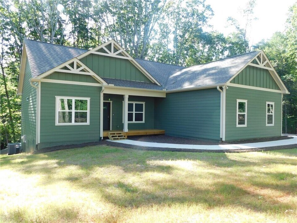 340 Harmony Dr in Dahlonega, GA - Building Photo