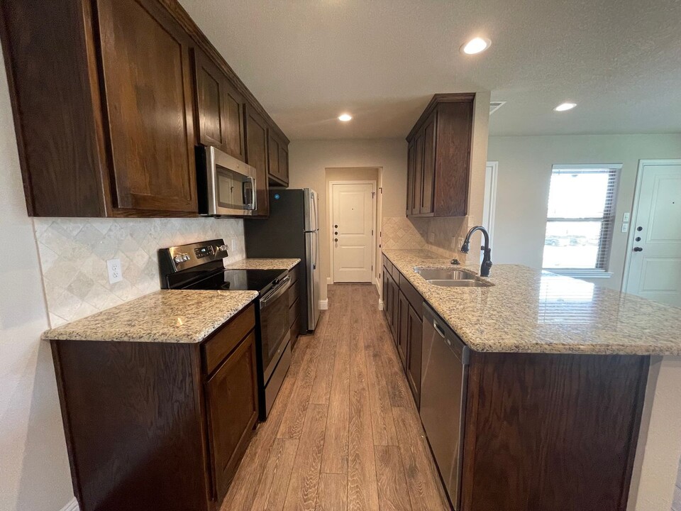 8121 Tanner Ave-Unit -8121 in Fort Worth, TX - Building Photo