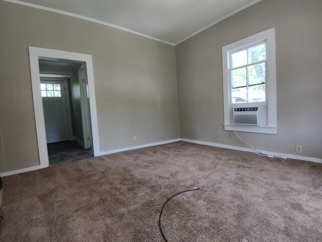 property at 207 E Poplar St
