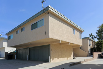 Green Oaks Apartments in Whittier, CA - Building Photo - Building Photo