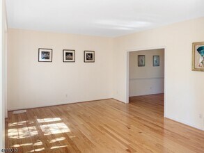 9 Colonial Ct in Montgomery, NJ - Building Photo - Building Photo