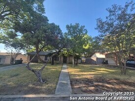 205 Maple Dr in Schertz, TX - Building Photo