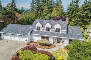 6119 114th Ave NE in Kirkland, WA - Building Photo