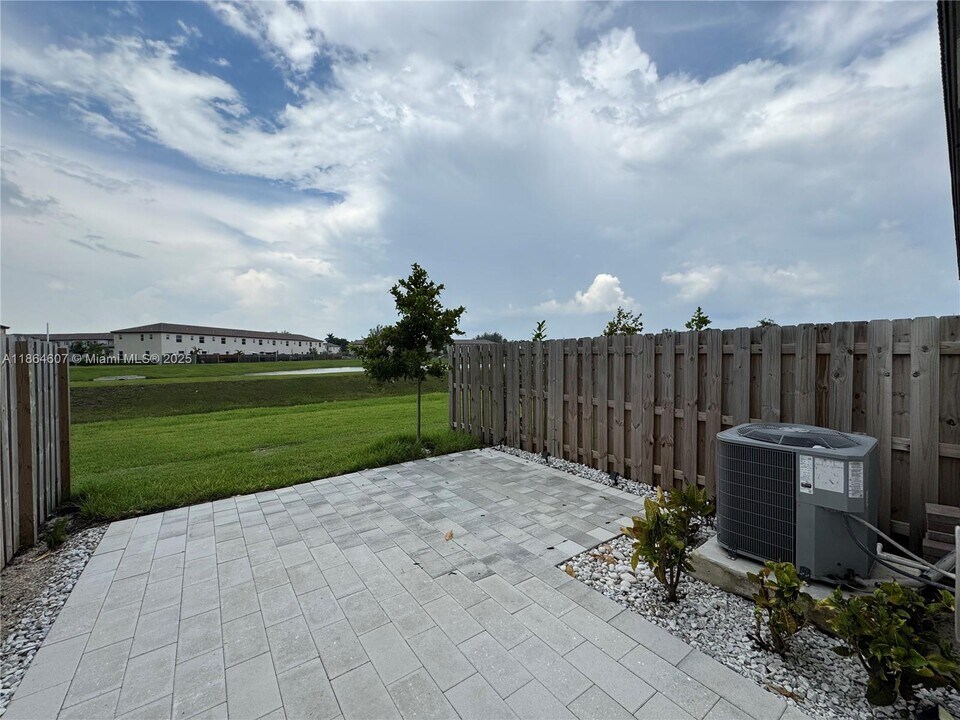 12366 NW 23rd Ct in Miami, FL - Building Photo