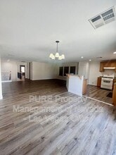 102 La Padania Ave in Las Vegas, NV - Building Photo - Building Photo
