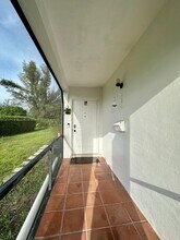 7439 Twin Sabal Dr in Hialeah, FL - Building Photo - Building Photo