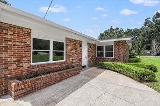 2401 Jim Lee Rd in Tallahassee, FL - Building Photo - Building Photo