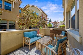 1194 Delpy View Point in Vista, CA - Building Photo - Building Photo