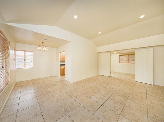 2625 E Glenn St in Tucson, AZ - Building Photo - Building Photo