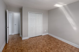 Paisley Apartments in Mississauga, ON - Building Photo - Interior Photo