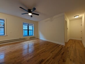 813 W Cornelia Ave, Unit 817-202 in Chicago, IL - Foto de edificio - Building Photo