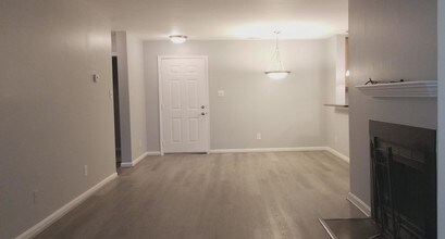 10303 Appalachian Cir, Unit 208 in Oakton, VA - Building Photo - Building Photo