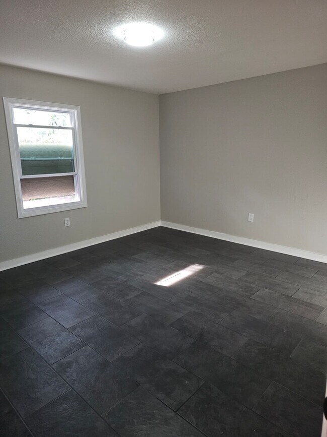 2724 Henley Dr in Memphis, TN - Building Photo - Building Photo
