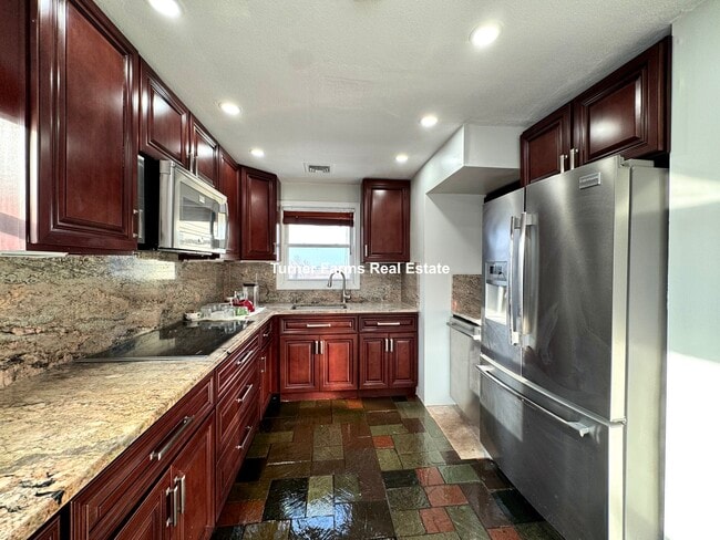 62 Upland Rd, Unit 3 in Winthrop, MA - Building Photo - Building Photo