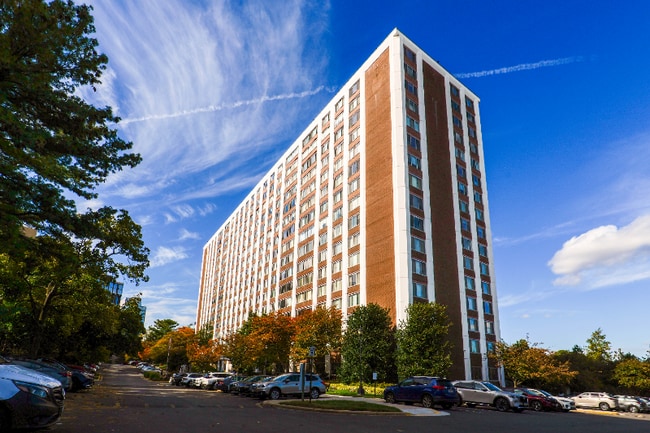11801 Rockville Pike in North Bethesda, MD - Building Photo - Building Photo