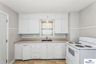 2203 S Santa Fe St in Wichita, KS - Building Photo - Building Photo