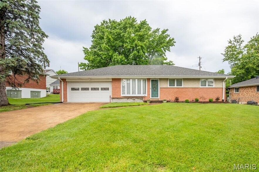 9715 Grantview Dr in St. Louis, MO - Building Photo
