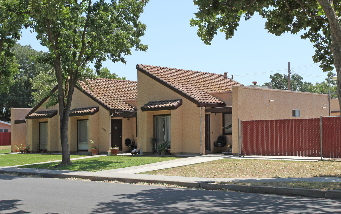 606 Downey Ave in Modesto, CA - Building Photo