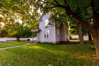 310 Maple St, Unit B in Big Rapids, MI - Building Photo - Building Photo