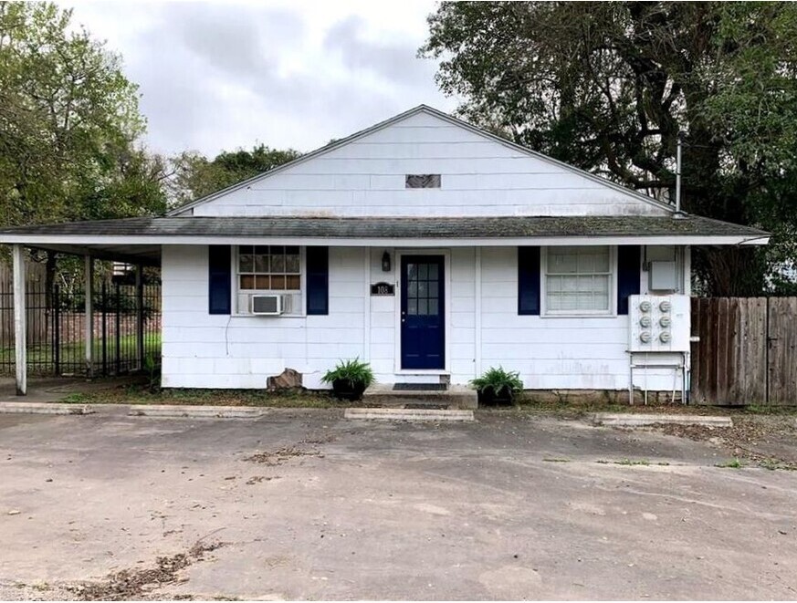 108 N Victoria St in Victoria, TX - Building Photo