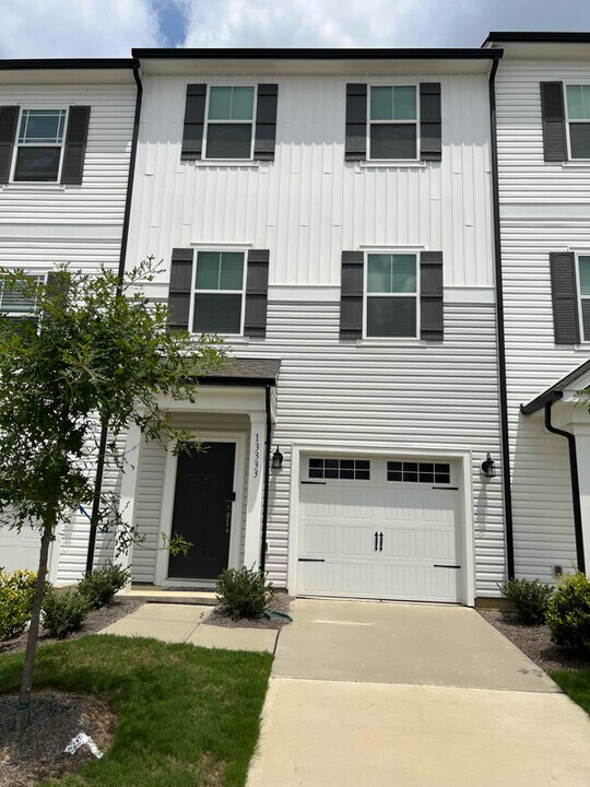 13333 Porter Creek Rd in Charlotte, NC - Building Photo