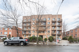 Barclay Terrace in Flushing, NY - Building Photo - Building Photo