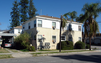 2120 N D St in San Bernardino, CA - Foto de edificio - Building Photo
