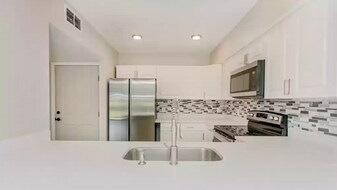 813 Pinewood Ct, Unit 813 in Haines City, FL - Building Photo