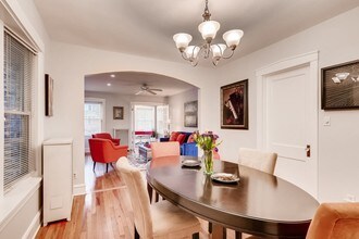 2549 W Winnemac Ave, Unit 1 in Chicago, IL - Building Photo - Building Photo