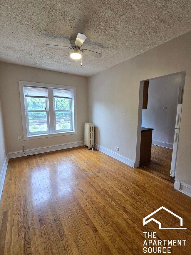 1370.5 W Estes Ave in Chicago, IL - Building Photo - Building Photo