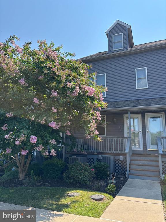 property at 113 NE Isles Dr