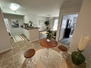 Bristol Lakes Apartments in Mount Dora, FL - Building Photo - Building Photo