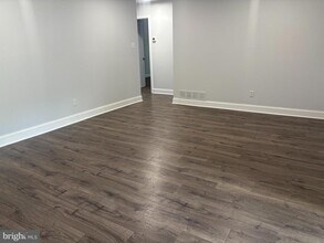 110B Red Cedar Ct in Mount Laurel, NJ - Building Photo - Building Photo