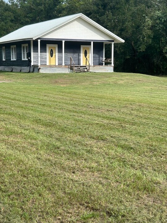 1209 Joe Kidder Rd in Arnaudville, LA - Building Photo