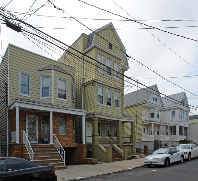 30 E 15th St in Bayonne, NJ - Building Photo - Building Photo