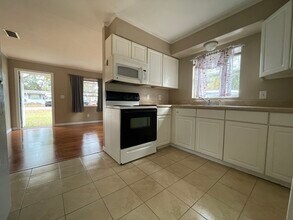 1127 Jones Ave, Unit 1127 in Inverness, FL - Foto de edificio - Building Photo