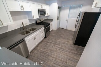 16070 Sunset Blvd in Los Angeles, CA - Building Photo - Building Photo