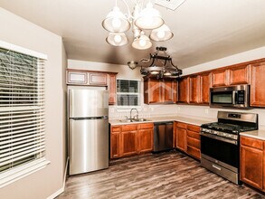 20232 E 43rd Pl S, Unit 2 in Broken Arrow, OK - Foto de edificio - Building Photo