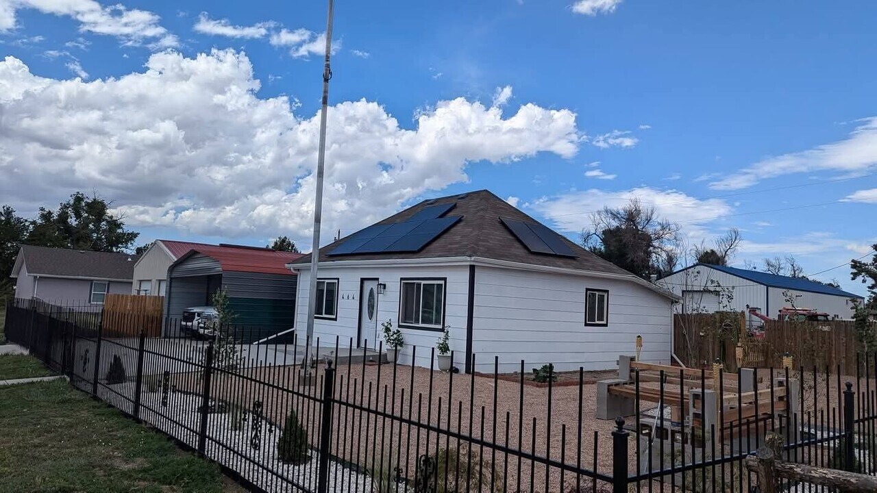 464 2nd Ave in Deer Trail, CO - Building Photo