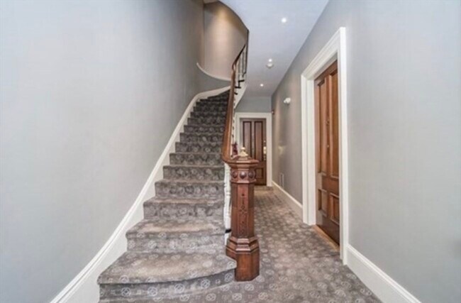 8 Brimmer St, Unit 1 in Boston, MA - Building Photo - Building Photo
