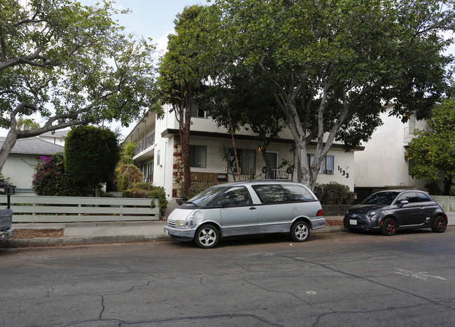 1133 N Ogden Dr in Los Angeles, CA - Building Photo - Building Photo