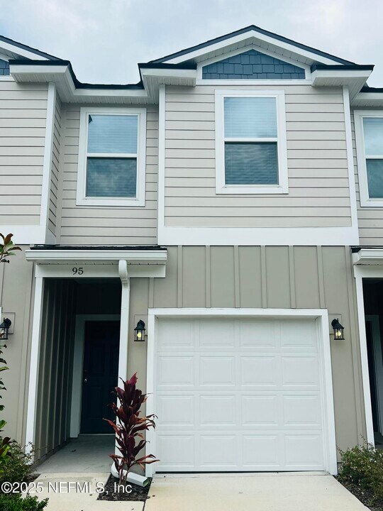 95 Zaragoza Dr in St. Augustine, FL - Building Photo