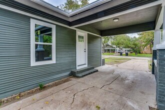 206 Bellevue Dr in Cleburne, TX - Building Photo - Building Photo