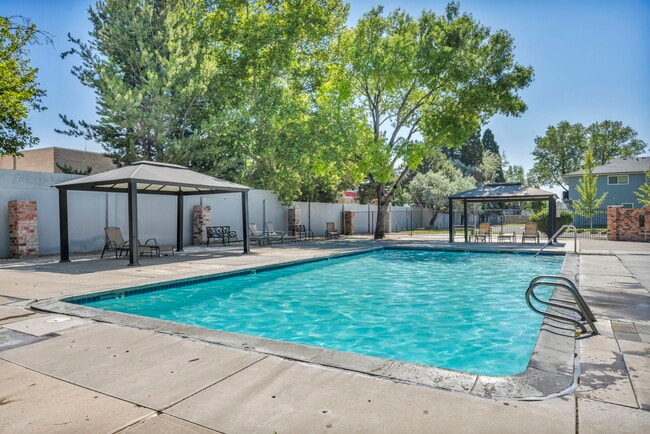 612 Pine Meadows Dr in Sparks, NV - Building Photo - Building Photo