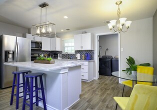 350 Rasa Dr in San Antonio, TX - Building Photo - Building Photo
